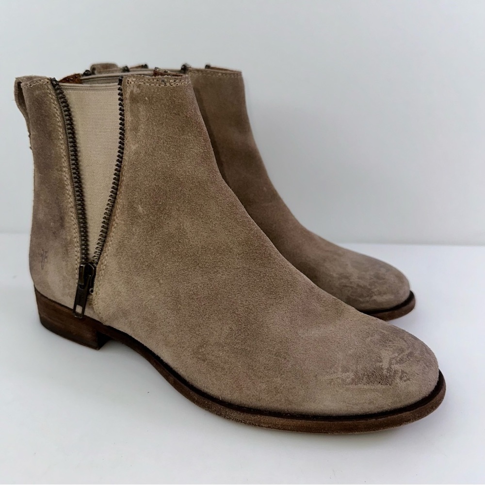 FRYE 3478248-Ash Women's Suede Carly Zip Chelsea Boot Sz 7.5B